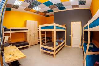 Хостелы Papa`s Чернигов Кровать в общем номере для мужчин и женщин с 10 кроватями-5
